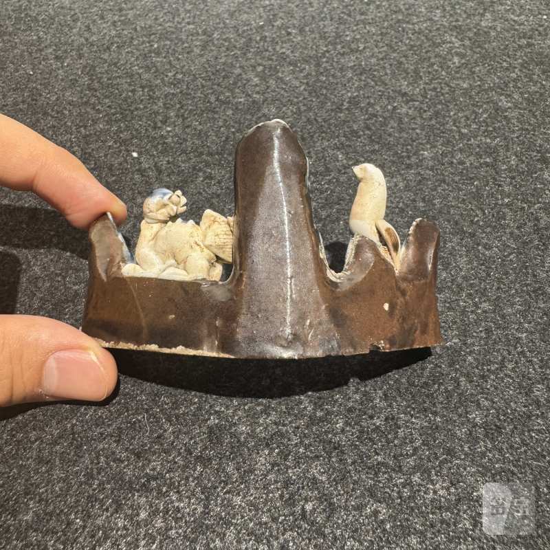 明 鹰狮瓷塑山子 - 图3
